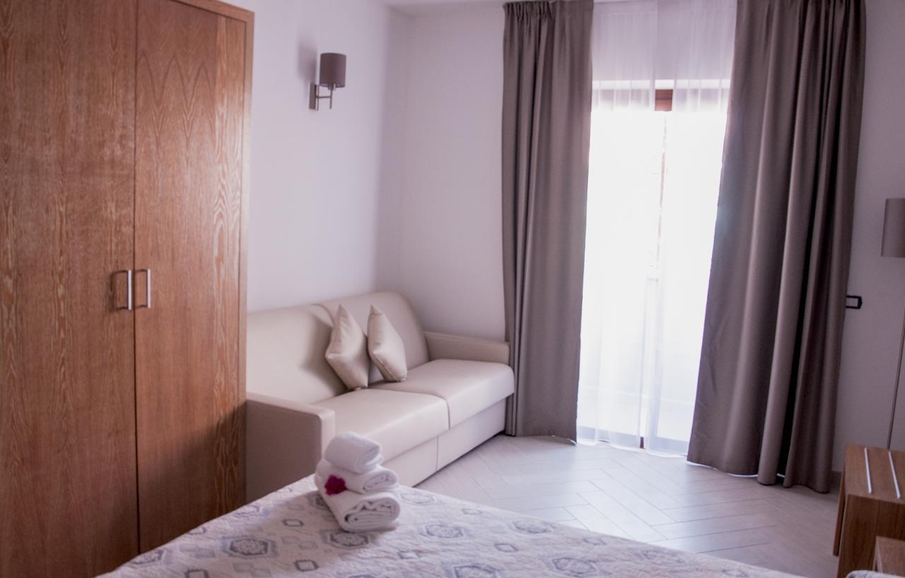 Hotel Maria Golfo Aranci Kültér fotó