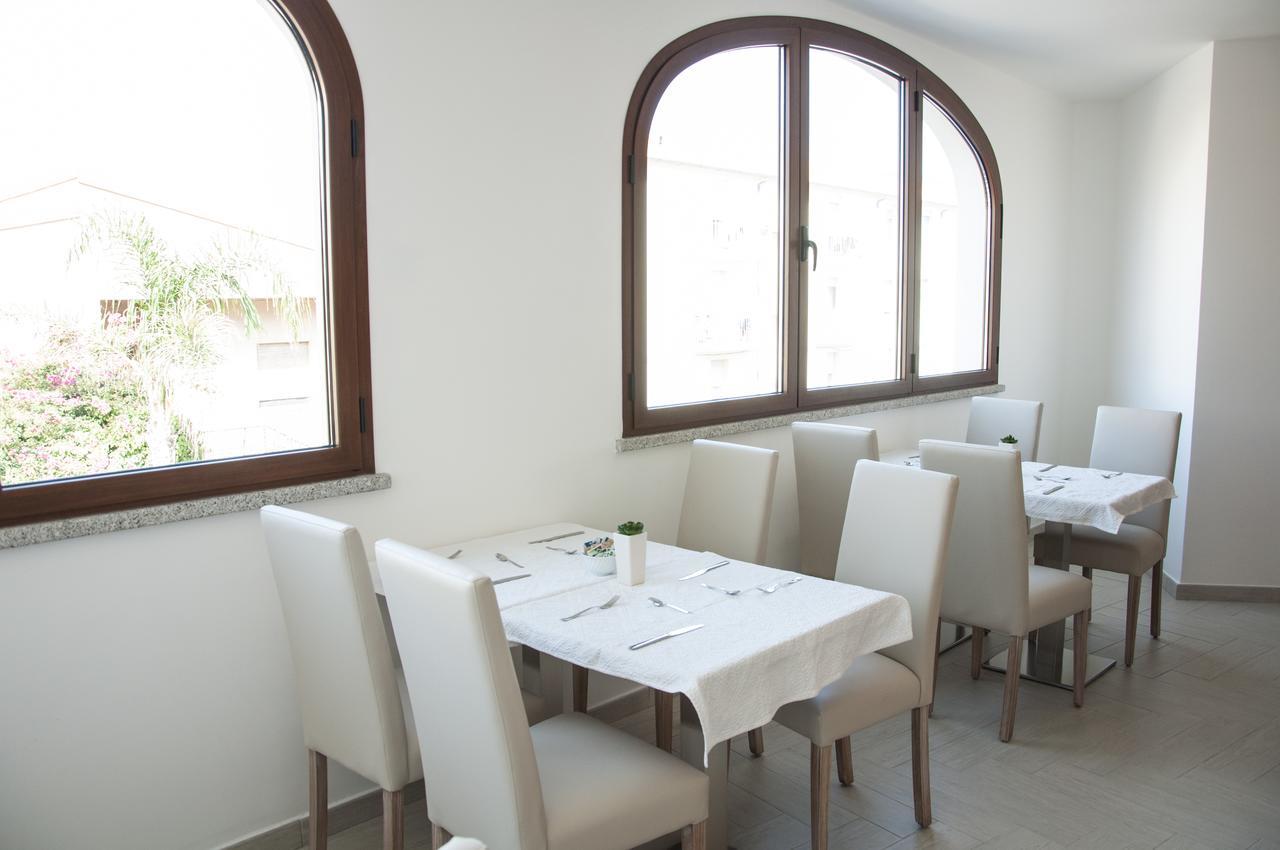 Hotel Maria Golfo Aranci Kültér fotó