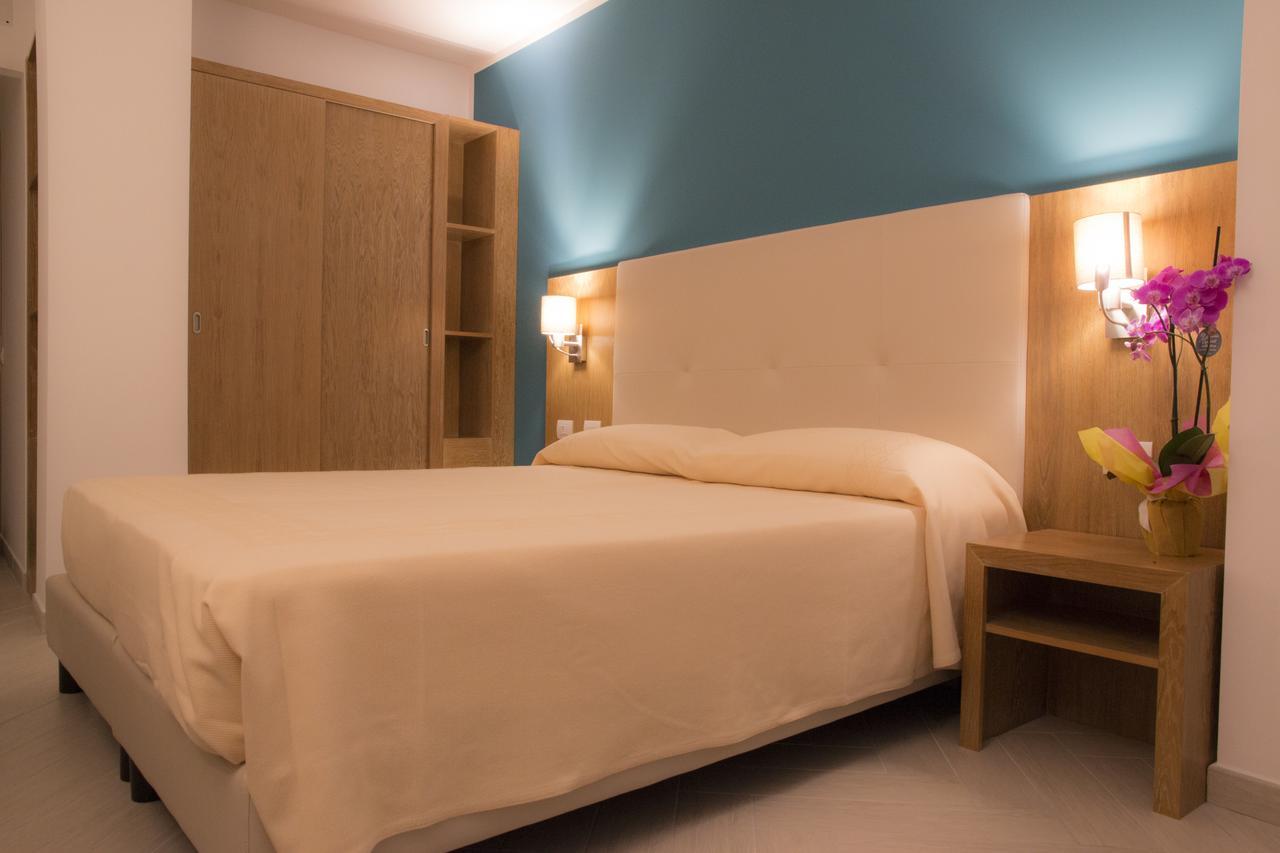 Hotel Maria Golfo Aranci Kültér fotó