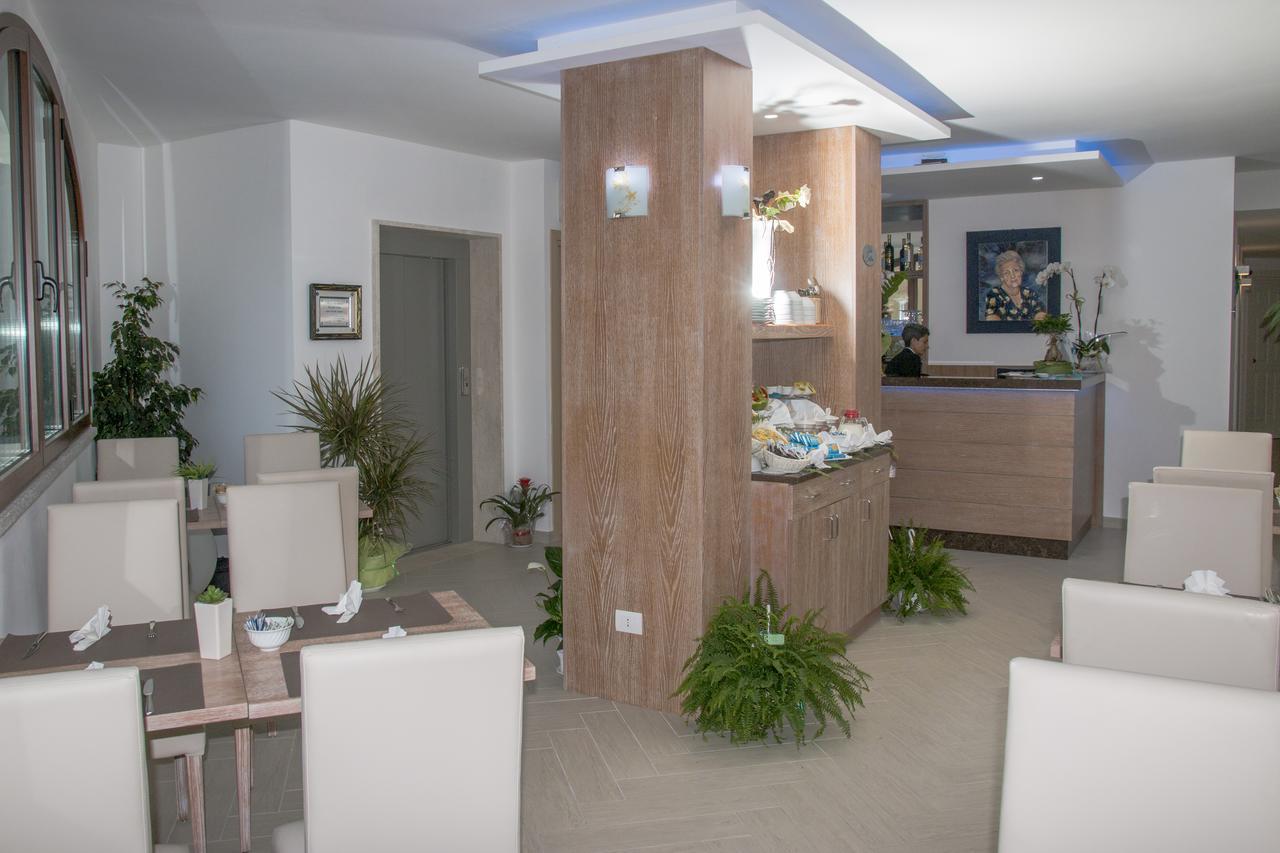 Hotel Maria Golfo Aranci Kültér fotó